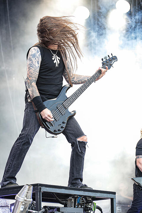 Amon Amarth bei Rock im Park 2019: Ganz viel Metal und Feuer bringt die Fans zum Durchdrehen