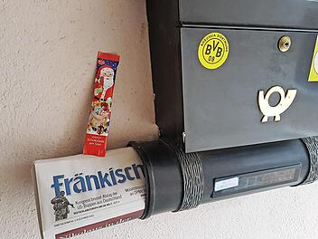 In Nurn kam unsere Zeitung mit einem kleinen Nikolaus-Geschenk ins Haus.  Foto: Hans Franz
