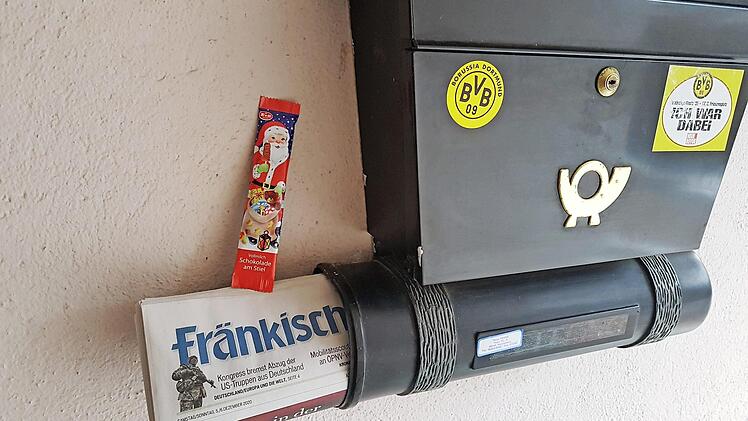 In Nurn kam unsere Zeitung mit einem kleinen Nikolaus-Geschenk ins Haus.  Foto: Hans Franz
