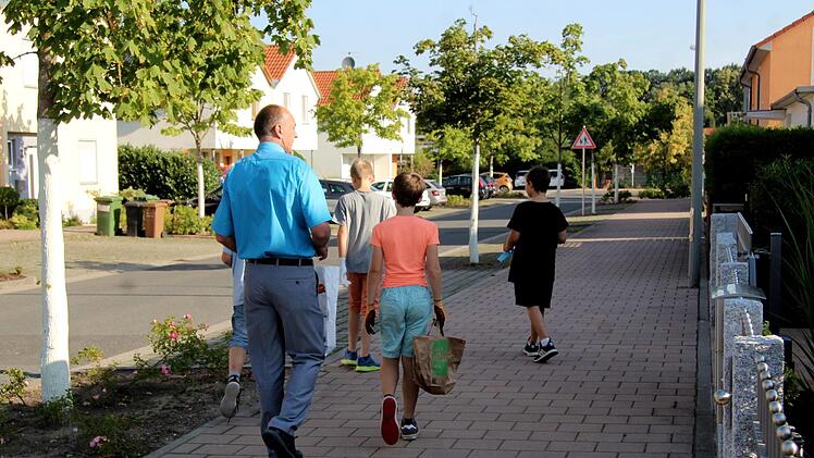 Die Müllsammler waren mit großem Eifer bei der Sache.   Foto: Richard Sänger