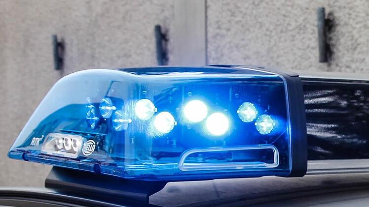Unbekannte haben am Dienstag einen Fahrkartenautomaten im Gemeindegebiet Burgthann im Nürnberger Land gesprengt. Die Polizei sucht Zeugen. Symbolfoto: Christopher Schulz