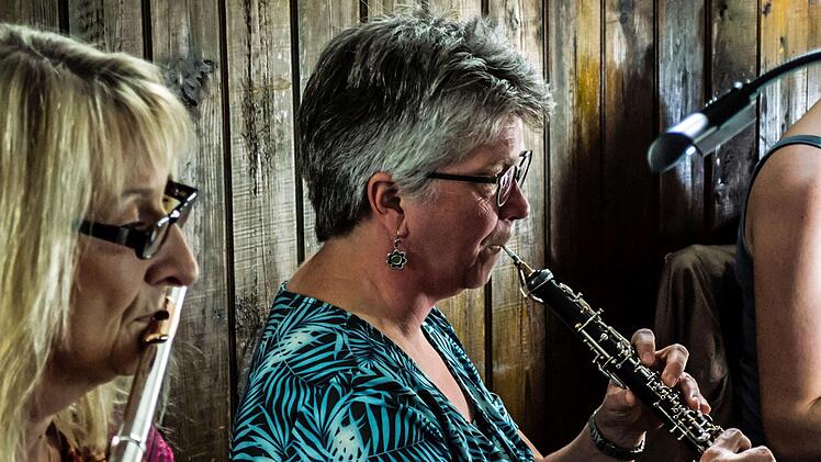 Impressionen von der Kaffeehausmusik mit dem Musizierkreis Neustadt in Meilschnitz. An der Oboe: Danielle Maheux.Foto: Jochen Berger