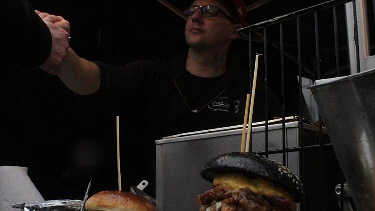 Bei den Foodtrucks gelangen saftige Motive. Foto: Markus Häggberg