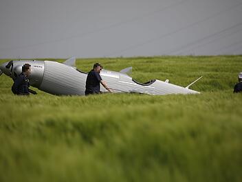 Kreis Ansbach: Ultraleichtflugzeug muss in Weizenfeld notlanden