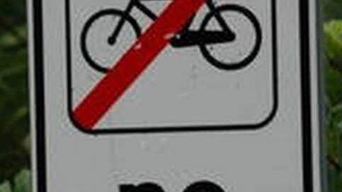 Allerdings weist Gerhard Müller auch auf die Rechtslage hin, dass Radfahren und Reiten auf den Rückewegen gar nicht erlaubt ist.