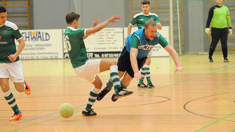 Unser Bild stammt aus der Begegnung der SG Euerdorf/Elfershausen II (dunkle Hosen) gegen Tuerniersieger FC 05 Schweinfurt II. Foto: ssp