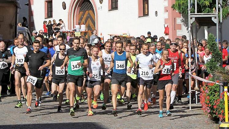 144 Starter wagten sich auf die anspruchsvolle Strecke des Abt-Degen-Laufes.  Fotos: G&uuml;nther Geiling