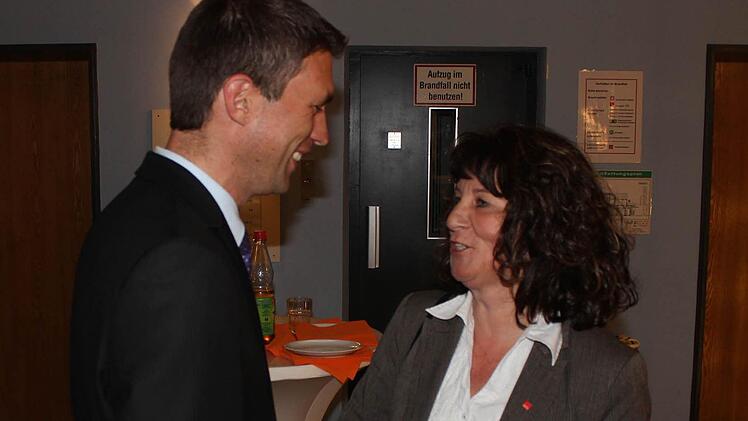 Martina Stamm-Fibich gratulierte Stefan Müller zum Wahlerfolg. Vielleicht werden sich beide schon bald wieder in Berlin treffen.  Fotos: Andreas Dorsch