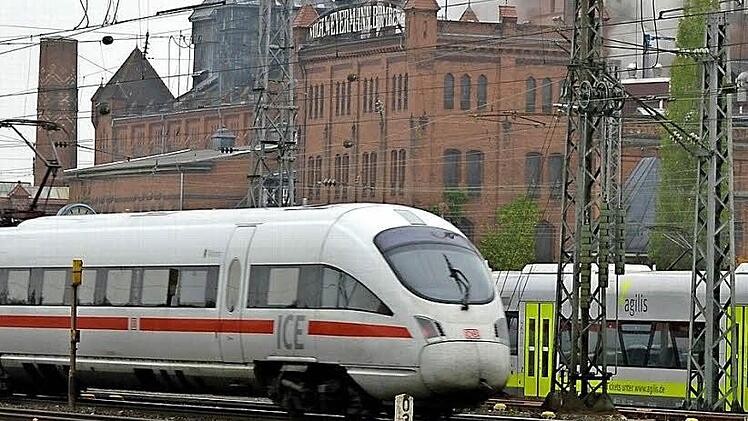 Das Tauziehen zwischen Bahn und Stadt Bamberg steuert einem ersten Höhepunkt entgegen. 2017 soll die Trassenentscheidung fallen.  Foto: Ronald Rinklef