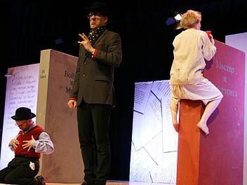 Eine Szene aus der fantastischen Inszenierung "Meister und Margarita" im Kreiskulturraum Maria Löffler