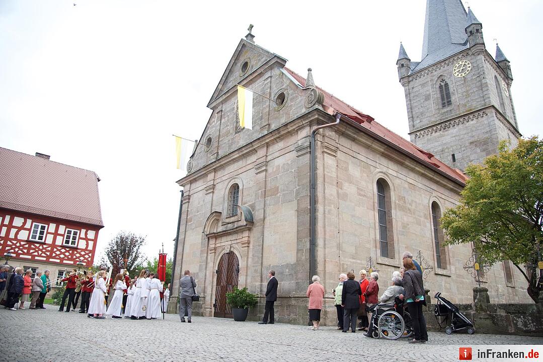 Nach einjähriger Kirchensanierung: Hannberg feiert die Wiedereröffnung der Wehrkirche der Pfarrei Geburt Mariens Hannberg