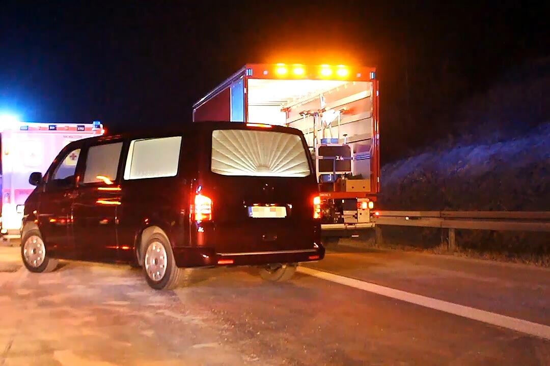 Tödlicher Lkw-Crash auf der A9: Lastkraftwagen kracht in Leitplanke