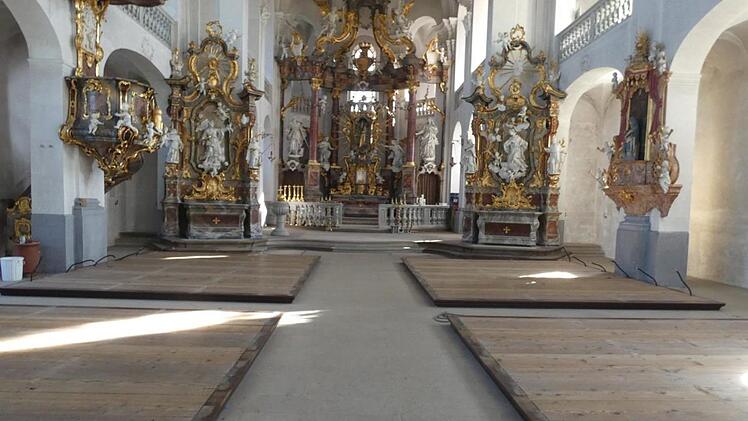 Ungewohnt leer sieht es momentan in der Wallfahrtskirche in Limbach aus. Die alten Sitzbänke werden generalüberholt. Christian Licha