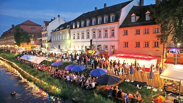 Wird die Sandkerwa in diesem Jahr wieder erstrahlen? So wie das Kulturfestival 2020 auf der Böhmerwiese (unten) könnte das Blues- und Jazzfestival in diesem Jahr auch mit einem Hygienekonzept stattfinden.