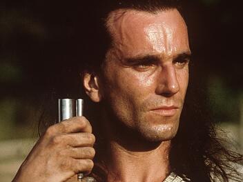 Hawkeye (Daniel Day-Lewis) k&auml;mpft f&uuml;r die Freiheit seiner neuen Liebe.