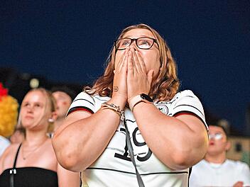 Viele Fans verfolgten auf dem Maxplatz beim von Radio Bamberg organisierten Public Viewing das deutsche WM-Aus.Michael Gr&uuml;ndel