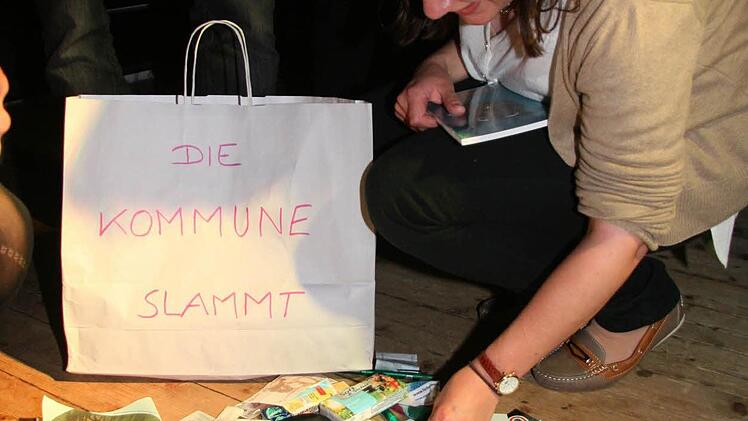 Die Siegerin mit ihrer Wundertüte. Foto: Sonja Adam