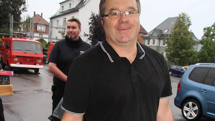 Stefan Wiesenmüller hat ein Bobbycar mit Anhänger gespendet. "Bei uns steht's nur rum", sagte er. Foto: Sonja Adam