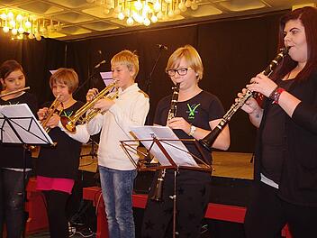 Das Bläserensemble ließ weihnachtliche Stücke erklingen.Foto: Heike Schülein