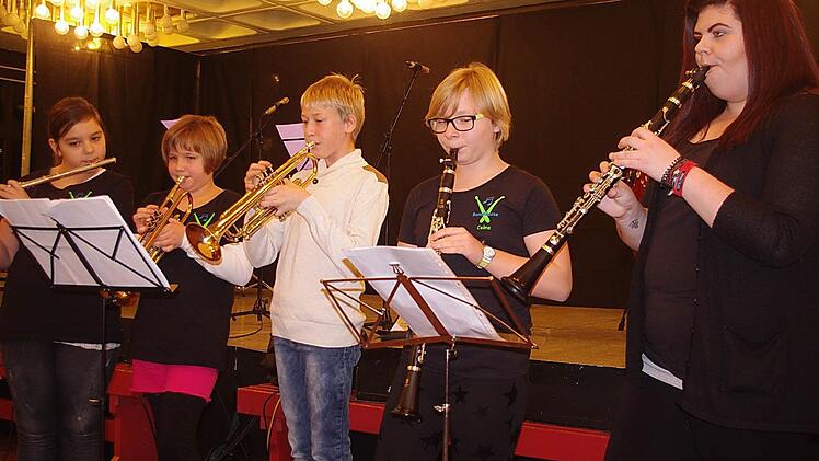 Das Bläserensemble ließ weihnachtliche Stücke erklingen.Foto: Heike Schülein