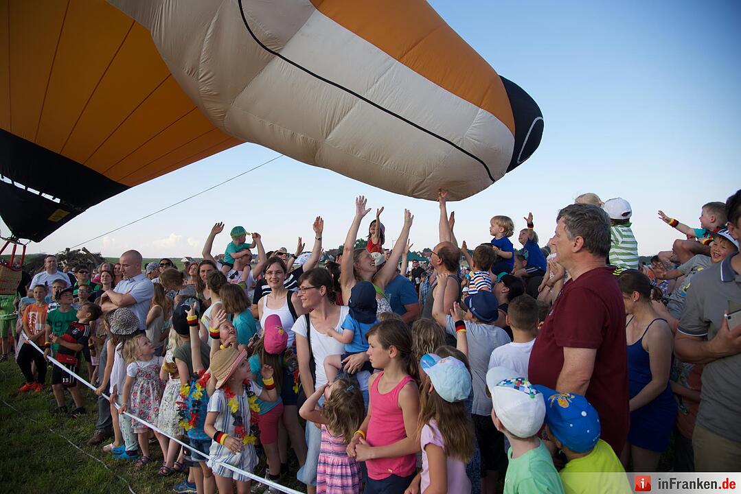 Jubiläumsausgabe: Zum 20. Mal hat die Raiffeisenbank Seebachgrund zu ihrem Ballonmeeting nach Hannberg eingeladen. Mehr als 2000 Menschen waren gekommen.