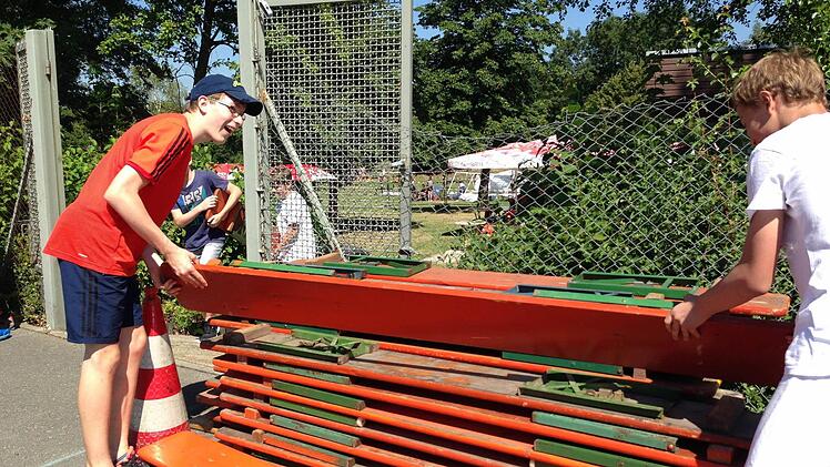 Wer nicht teilnahm, packte mit an.  Foto: Daniel Ruppert