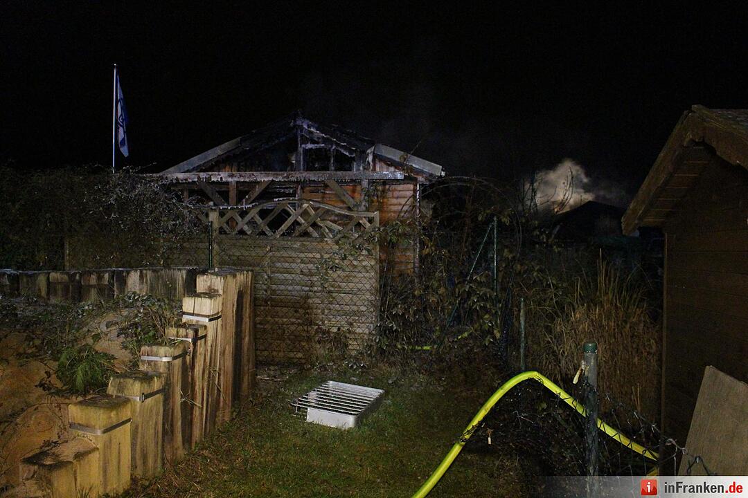 Zwei Gartenhäuser brennen in Bayreuth nieder