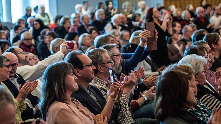 Das Jugendsymphonieorchester Oberfranken unter Leitung von Till Fabian Weser beeindruckte das Publikum im Coburger Kongresshaus mit begeisterndem Musizieren.Foto: Jochen Berger