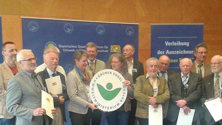 Gruppenfoto der Geehrten aus Unterfranken. Beatrix Lieb