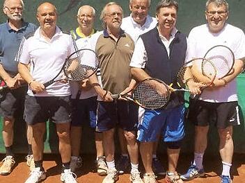 Die Herren 60 holten die sechste Meisterschaft in dieser Saison für den TC Stadtsteinach. Unser Bild zeigt (von links) Wolfgang Carlé, Knud Espig, Gottfried Will, Peter Reinel, Herbert Neuber, Pavel Hlava und Wolfgang Hoderlein. Es fehlt Werner Häublein. Foto: privat