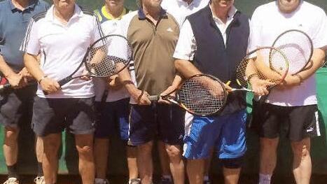 Die Herren 60 holten die sechste Meisterschaft in dieser Saison für den TC Stadtsteinach. Unser Bild zeigt (von links) Wolfgang Carlé, Knud Espig, Gottfried Will, Peter Reinel, Herbert Neuber, Pavel Hlava und Wolfgang Hoderlein. Es fehlt Werner Häublein. Foto: privat