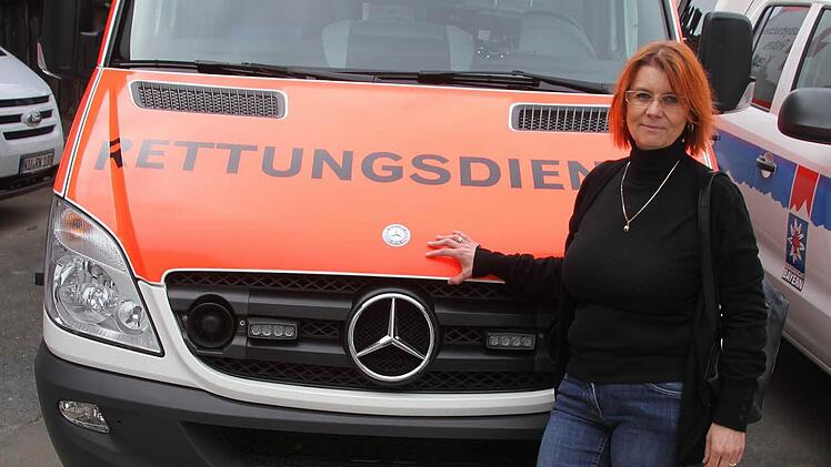 Sie würde vermutlich nicht mehr leben, wenn es den Rettungswagen-Stellplatz in Thurnau nicht gäbe: Gabi Hablowetz, die nach einem Herzinfarkt zwölf Mal mit dem Defibrillator reanimiert wurde. Foto: Sonja Adam