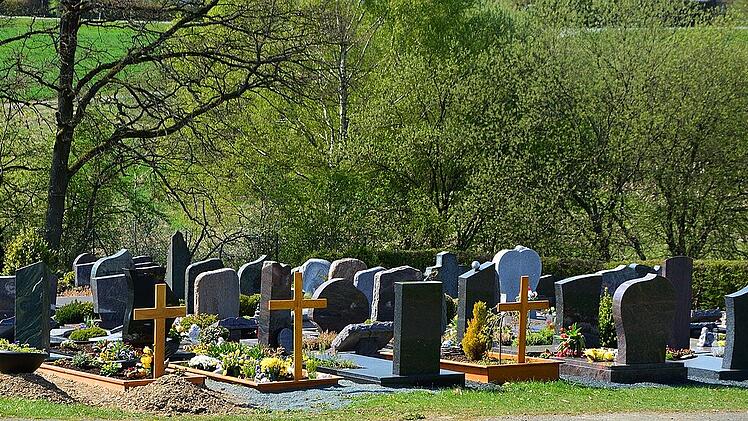 Ort der Trauer und des Gedenkens, der Friedhof.