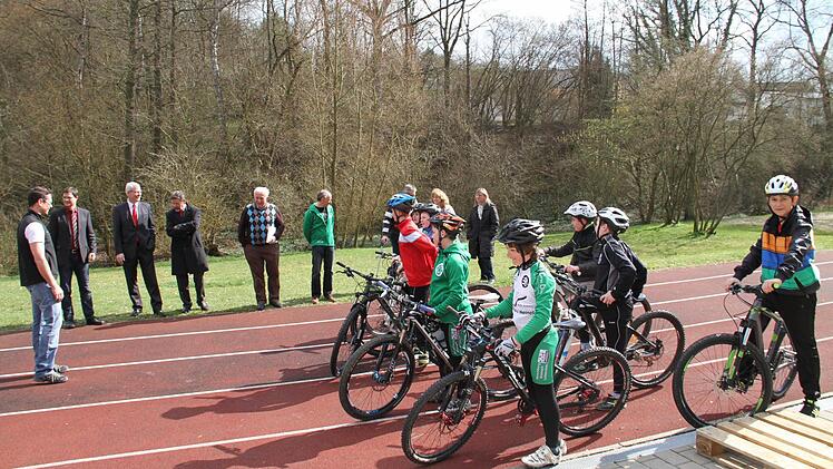 Durch die großzügige Spende vieler Sponsoren konnte das Gymnasium in Burgkunstadt ein Dutzend Bikes für den differenzierten Sportunterricht angeschafft werden.