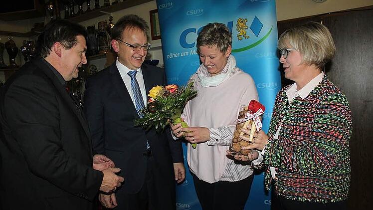 Bernd Rebhan (2. v.  l.) wurde von der CSU Küps einstimmig zum Bürgermeisterkandidaten nominiert.  Foto: Veronika Schadeck