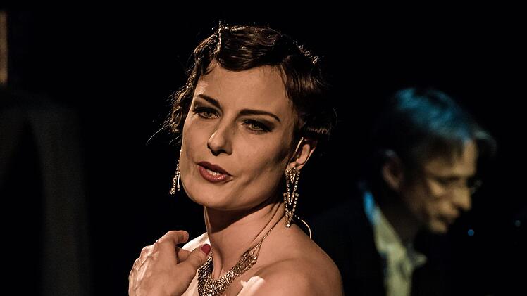 Der Operetten-Abend "Wir laden gern uns Gäste ein" bildete den festlichen Rahmen für die Verleihung der Auszeichnung "Operetten-Frosch" des Bayerischen Rundfunks an das Landestheater Coburg.Foto: Jochen Berger