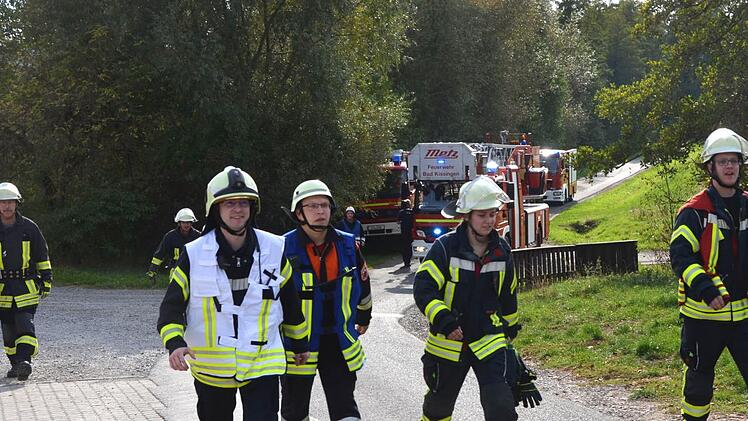 Zur Großübung auf einem Nüdlinger Aussiedlerhof wurden insgesamt sechs Wehren nach Nüdlingen gerufen. Foto: Peter Rauch