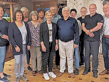 Der Vorstand des ATSV Kronach mit (v.l.) Dana Hecker-Kirchbach, Ina Esser, Erika Graf, Roswitha Völk, Ingrid Gehring, Silke Woletz-Bauer, Gerhard Vogel, Peter Esser, Sandra Vogel, Andreas Bauer, Frank Graf und Wolfgang Schiller