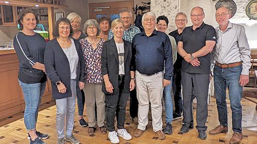 Der Vorstand des ATSV Kronach mit (v.l.) Dana Hecker-Kirchbach, Ina Esser, Erika Graf, Roswitha Völk, Ingrid Gehring, Silke Woletz-Bauer, Gerhard Vogel, Peter Esser, Sandra Vogel, Andreas Bauer, Frank Graf und Wolfgang Schiller