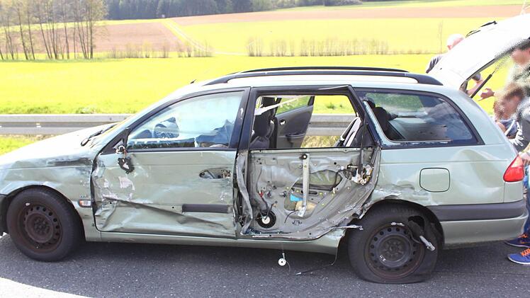 Nach einem missglückten Überholmanöver auf der B 85 bei Lösau landet ein 35-jähriger Biker aus Kulmbach im Krankenhaus. Foto: Jürgen Gärtner