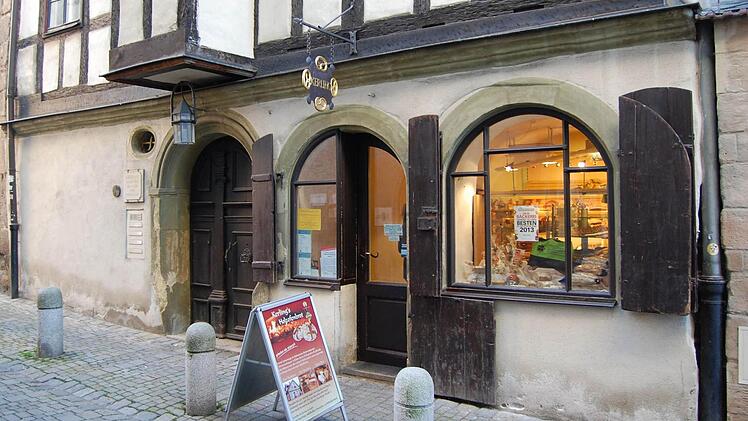 Diese Bäckerei-Filiale in der Coburger Steingasse ist am Dienstag überfallen worden. Sie befindet sich nur wenige Schritte vom Marktplatz entfernt. Fotos: Oliver Schmidt
