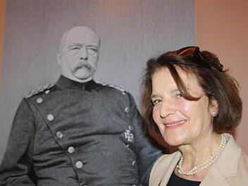 Großnichte Maren von Bismarck ist begeistert vom Bad Kissinger Bismarck-Museum, weil es authentisch den Tagesablauf ihres berühmten Großonkels abbildet. Foto: Ralf Ruppert