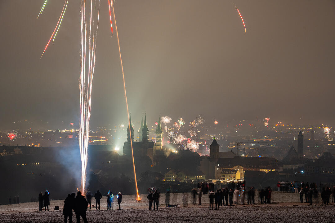 Silvester 2025: Bamberg schießt sich ins neue Jahr 2025 - Feuerwerk über der Domstadt Silvester 2025: Bamberg schießt sich ins neue Jahr 2025 - Feuerwerk über der Domstadt