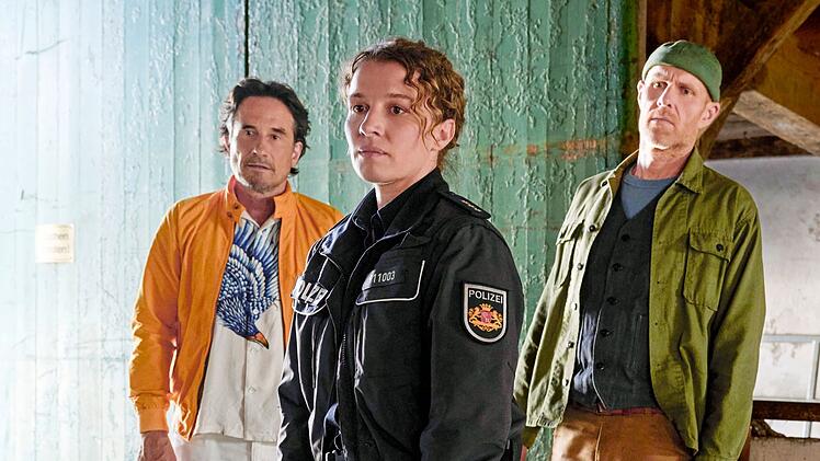 Polizeihauptkommissarin Wiebke T&ouml;nnessen (Antonia Bill) m&ouml;chte herausfinden, was der Umweltaktivistin zugesto&szlig;en ist, Tim Seebach (Oliver Mommsen, links) und Erik Festerkotten (Niels Bormann) sind dabei keine gro&szlig;e Hilfe.