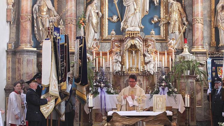 Dekan Wolf beim Festgottesdienst