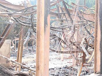 Sogar das Metall gab unter der Hitze nach und bog sich durch. Fotos: Marco Meißner