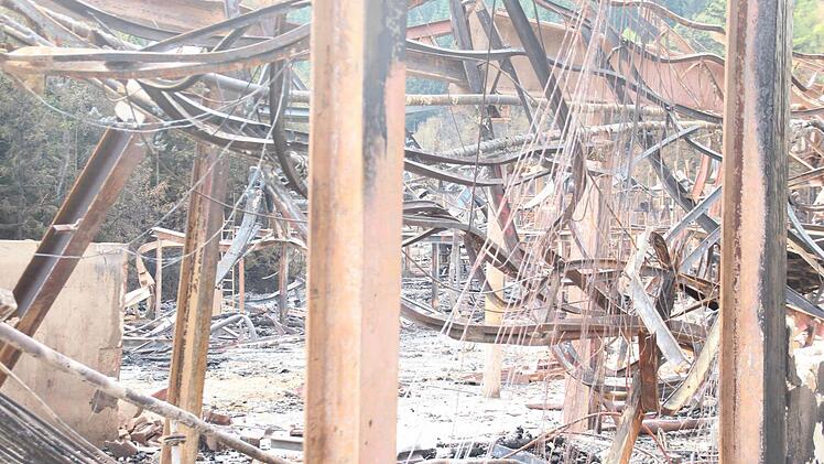 Sogar das Metall gab unter der Hitze nach und bog sich durch. Fotos: Marco Meißner