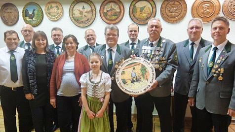 Anlässlich des Königsessens wurden auch langjährige Mitglieder und Vereinsmeister geehrt. Foto: Doris Weidner