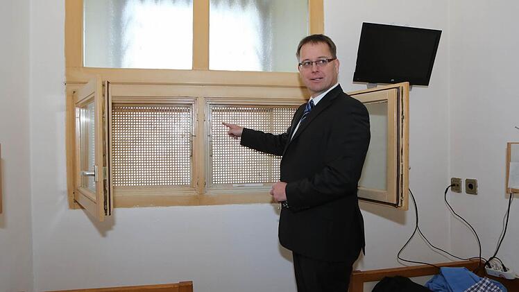 Absolut blickdicht sind die Fenster in den Zellen im Barockbau.