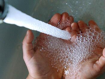 Wird das Wasser aus den Marienrother Hähnen künftig weiter aus dem Tiefbrunnen kommen oder aus der Fernwasserleitung? Foto: Patrick Pleul/dpa